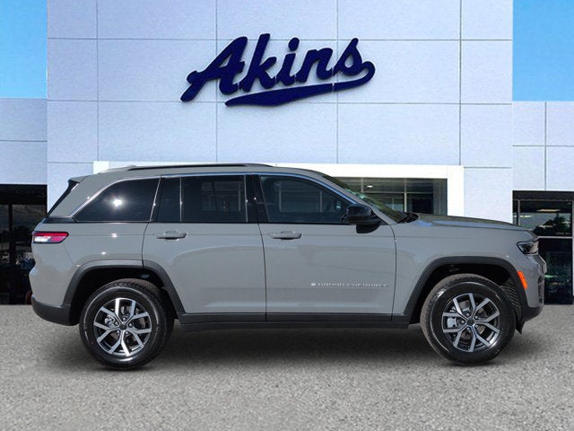 2027 Jeep Grand Cherokee Laredo