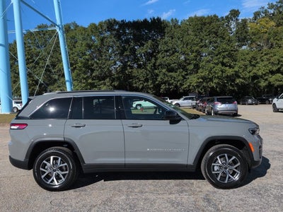 2027 Jeep Grand Cherokee Laredo
