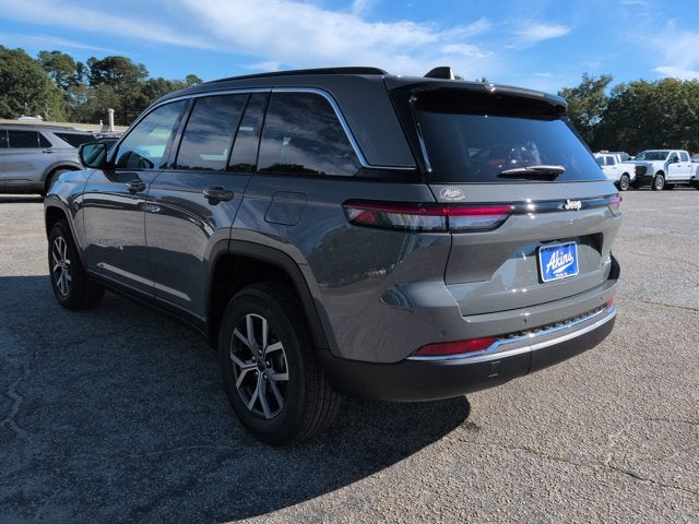 2027 Jeep Grand Cherokee Laredo