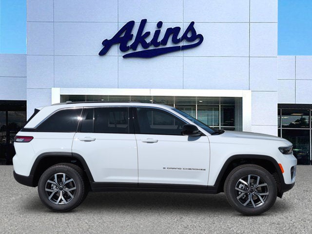 2027 Jeep Grand Cherokee Laredo