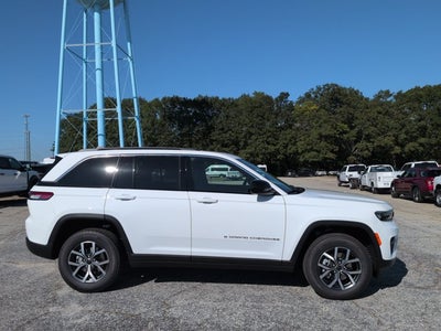 2027 Jeep Grand Cherokee Laredo