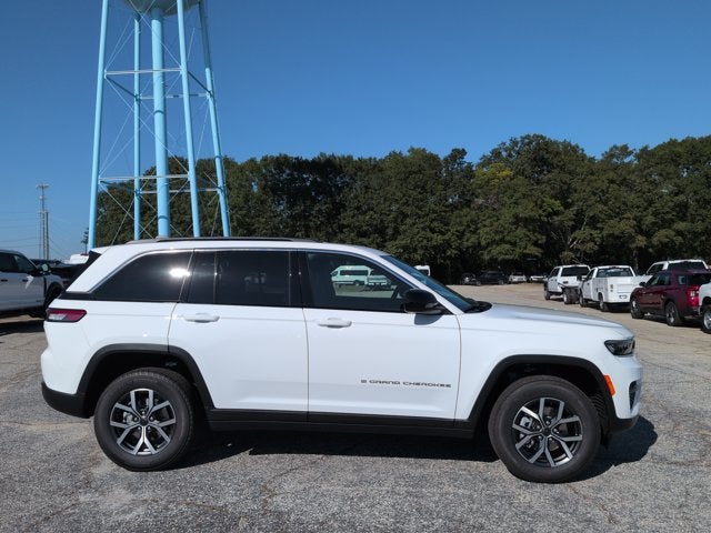 2027 Jeep Grand Cherokee Laredo