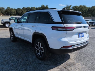 2027 Jeep Grand Cherokee Laredo