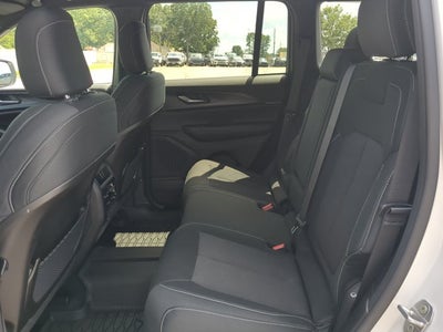 2026 Jeep Grand Cherokee Laredo
