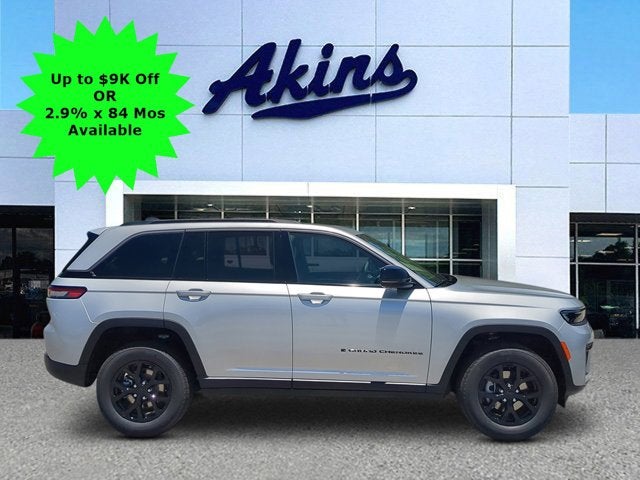 2026 Jeep Grand Cherokee Laredo Altitude