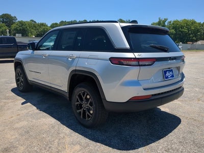2026 Jeep Grand Cherokee Laredo Altitude