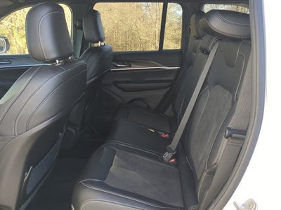 2026 Jeep Grand Cherokee Laredo Altitude