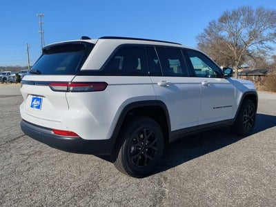 2026 Jeep Grand Cherokee Laredo Altitude