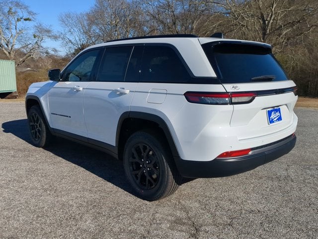 2026 Jeep Grand Cherokee Laredo Altitude