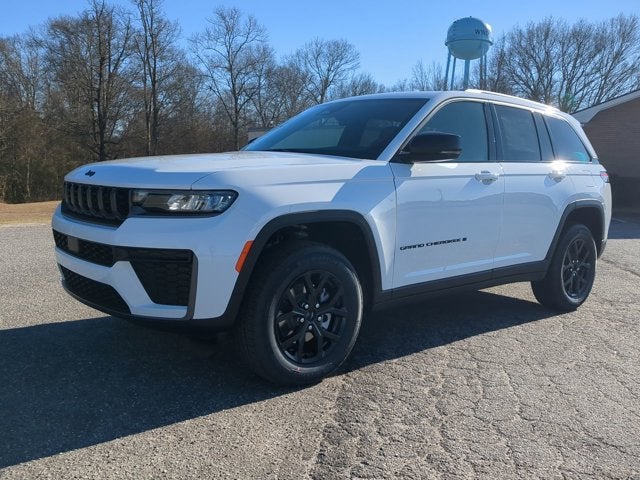 2026 Jeep Grand Cherokee Laredo Altitude