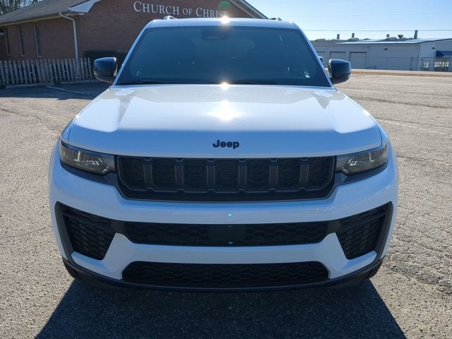 2026 Jeep Grand Cherokee Laredo Altitude