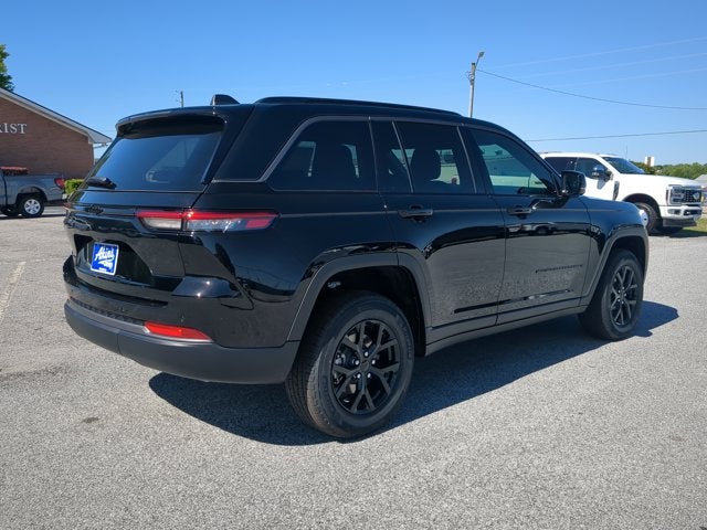 2026 Jeep Grand Cherokee Laredo Altitude