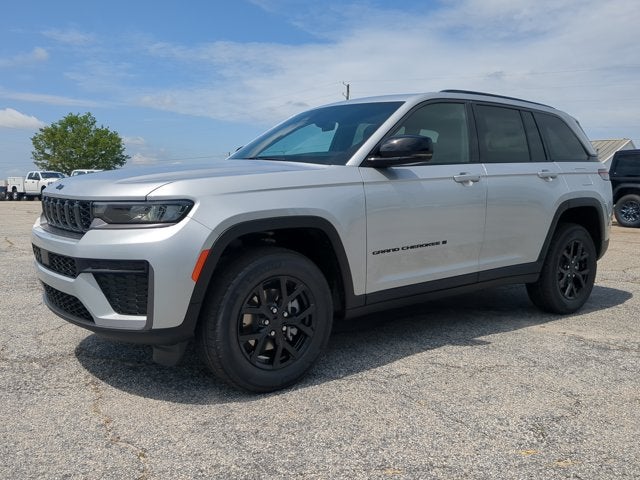2026 Jeep Grand Cherokee Laredo Altitude
