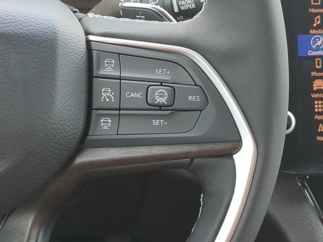 2026 Jeep Grand Cherokee Laredo Altitude