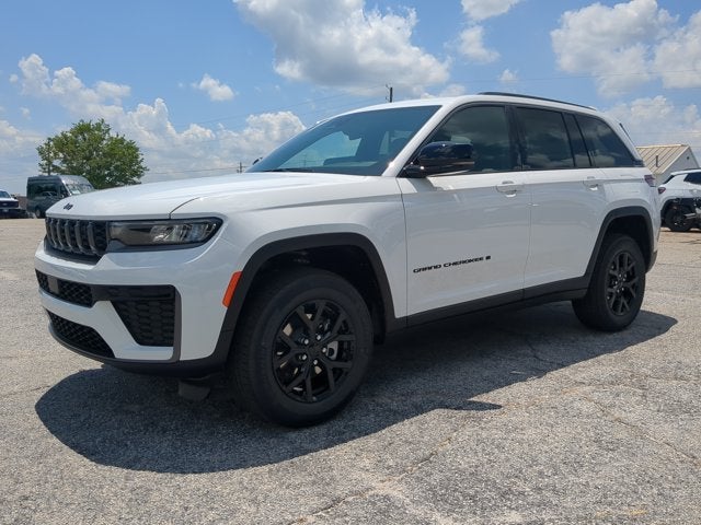 2026 Jeep Grand Cherokee Laredo Altitude
