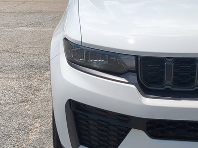 2026 Jeep Grand Cherokee Laredo Altitude