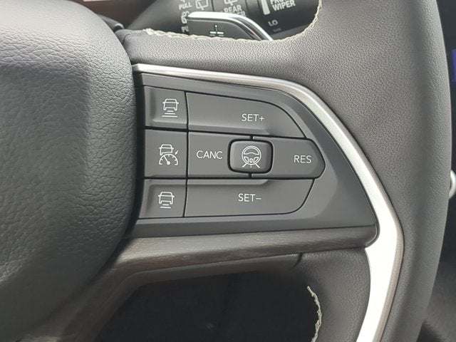 2026 Jeep Grand Cherokee Laredo Altitude