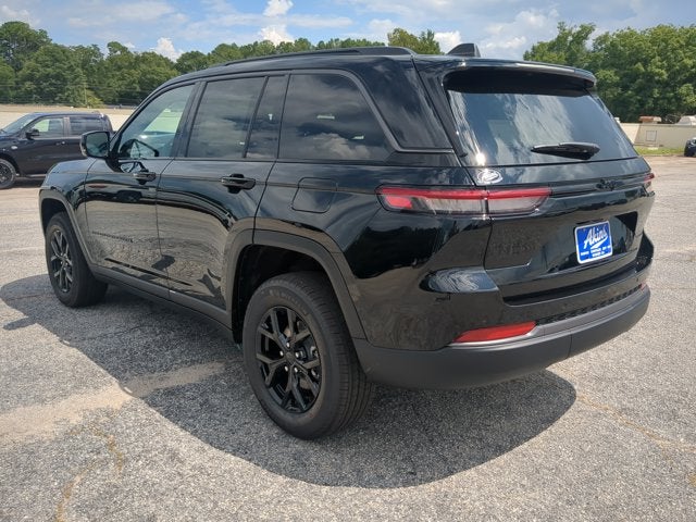 2026 Jeep Grand Cherokee Laredo Altitude