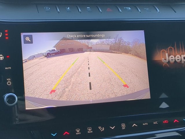 2026 Jeep Grand Cherokee Laredo Altitude