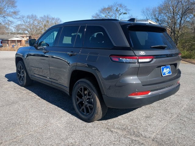 2026 Jeep Grand Cherokee Laredo Altitude