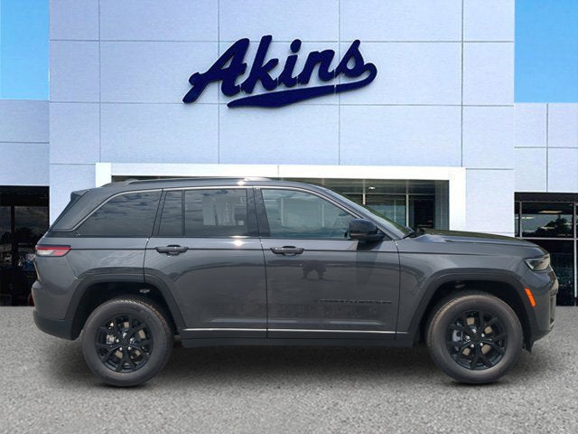 2026 Jeep Grand Cherokee Laredo Altitude