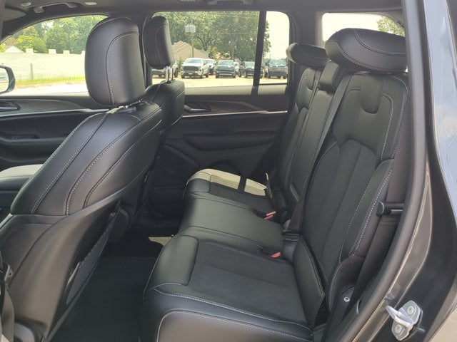 2026 Jeep Grand Cherokee Laredo Altitude