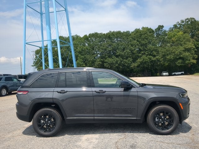 2026 Jeep Grand Cherokee Laredo Altitude