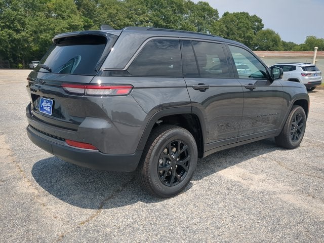 2026 Jeep Grand Cherokee Laredo Altitude