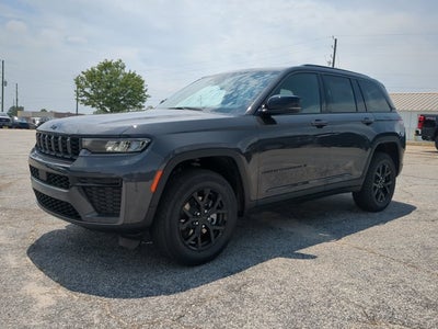2026 Jeep Grand Cherokee Laredo Altitude