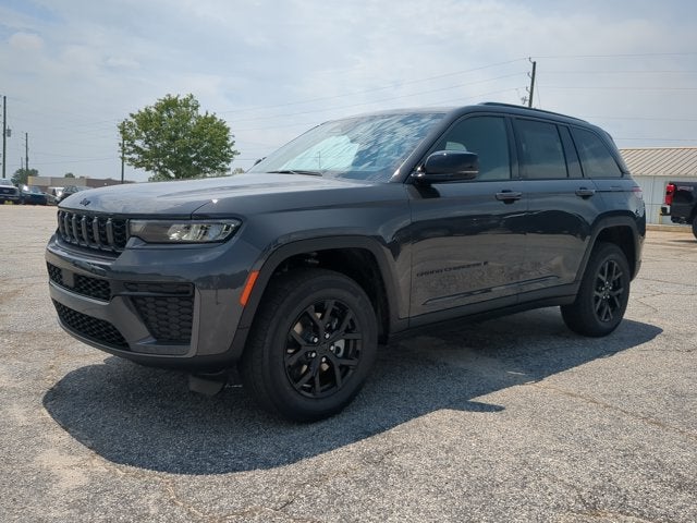 2026 Jeep Grand Cherokee Laredo Altitude
