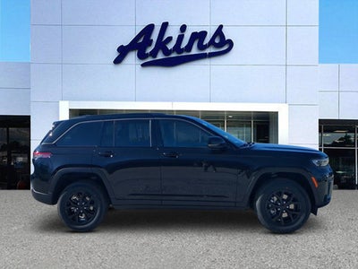 2026 Jeep Grand Cherokee Laredo Altitude