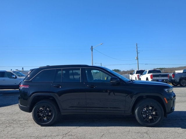 2026 Jeep Grand Cherokee Laredo Altitude