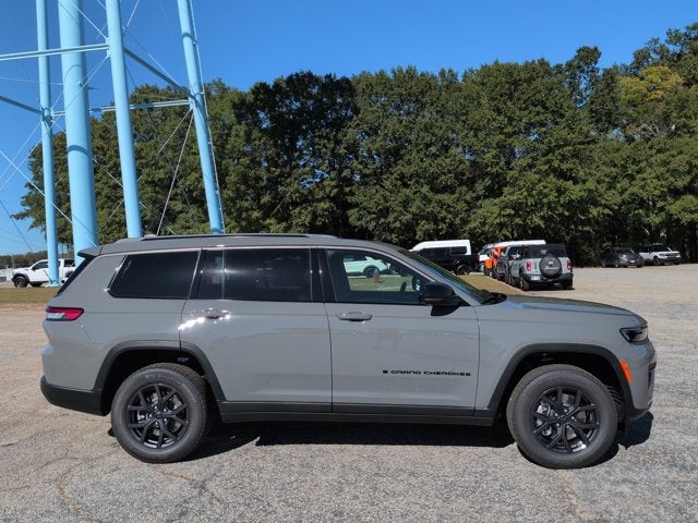 2027 Jeep Grand Cherokee Laredo Altitude