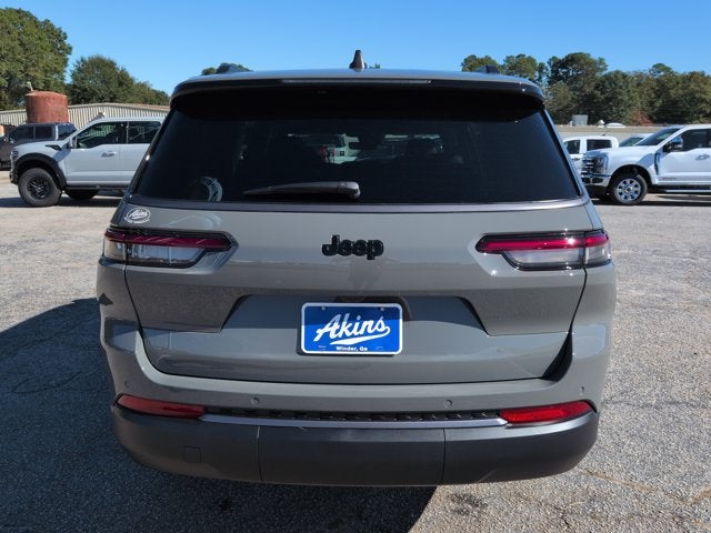 2027 Jeep Grand Cherokee Laredo Altitude