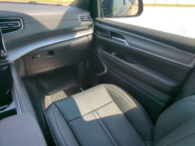2026 Jeep Grand Wagoneer Base
