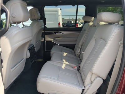 2025 Jeep Wagoneer Base