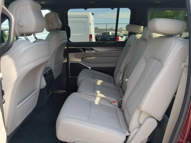 2025 Jeep Wagoneer Base