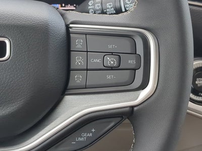 2025 Jeep Wagoneer Base