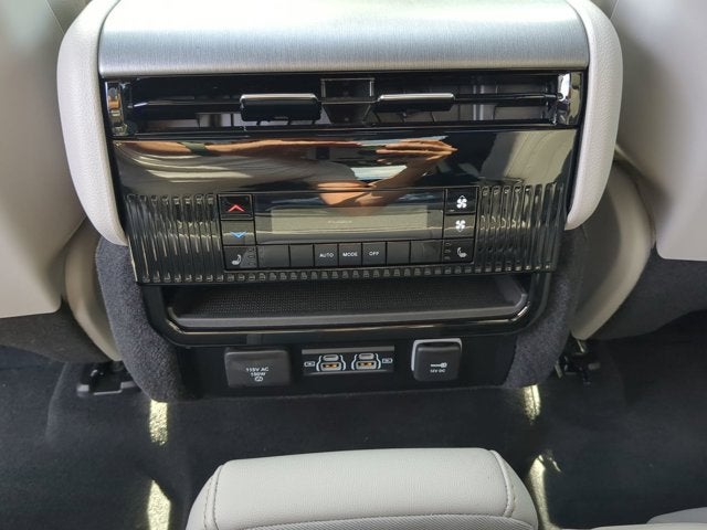 2025 Jeep Wagoneer Base