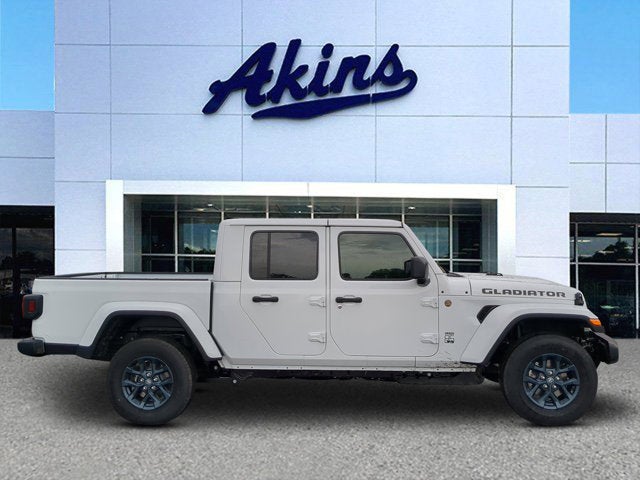 2026 Jeep Gladiator 85th Anniversary Edition Auto's photo