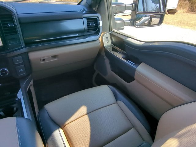 2023 Ford F-450 Chassis LARIAT