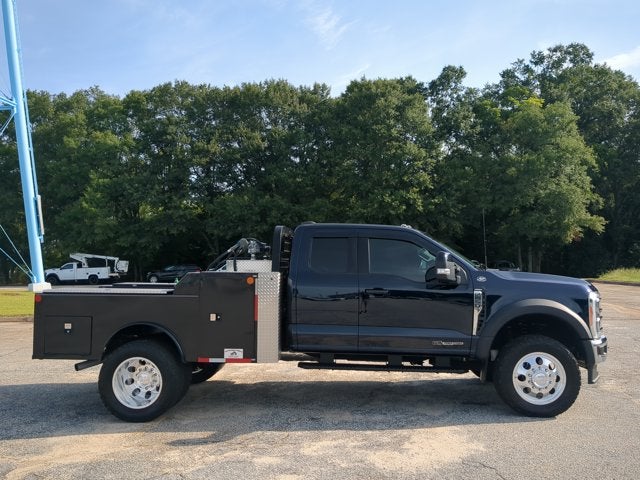 2023 Ford F-450 Chassis LARIAT
