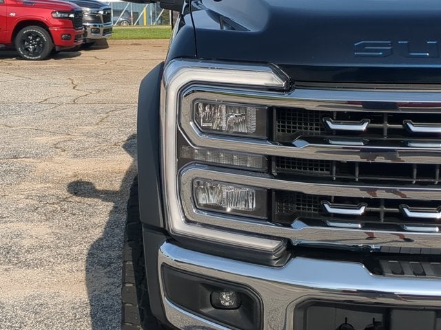 2023 Ford F-450 Chassis LARIAT