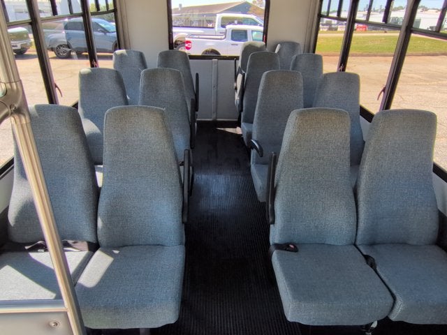 2010 Ford E-350 Cutaway E-350 Super Duty 138" 5-Spd SRW