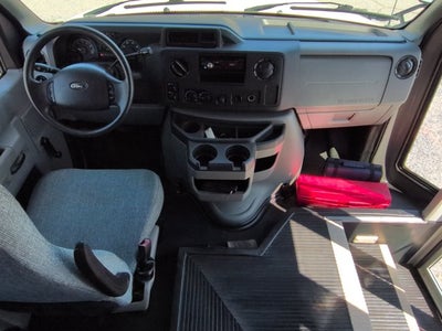 2010 Ford E-350 Cutaway E-350 Super Duty 138" 5-Spd SRW