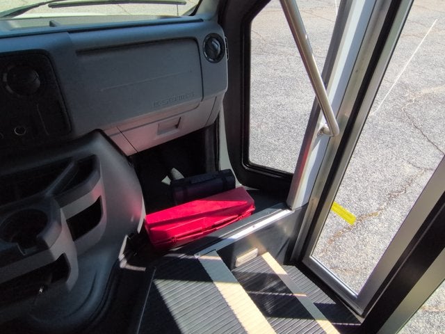 2010 Ford E-350 Cutaway E-350 Super Duty 138" 5-Spd SRW