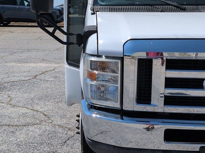 2010 Ford E-350 Cutaway E-350 Super Duty 138" 5-Spd SRW