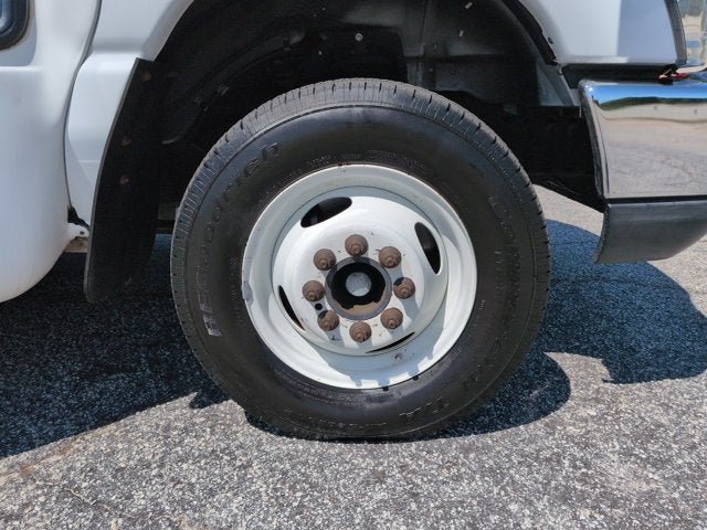 2010 Ford E-350 Cutaway E-350 Super Duty 138" 5-Spd SRW