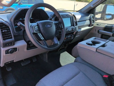 2022 Ford F-350 Chassis XLT