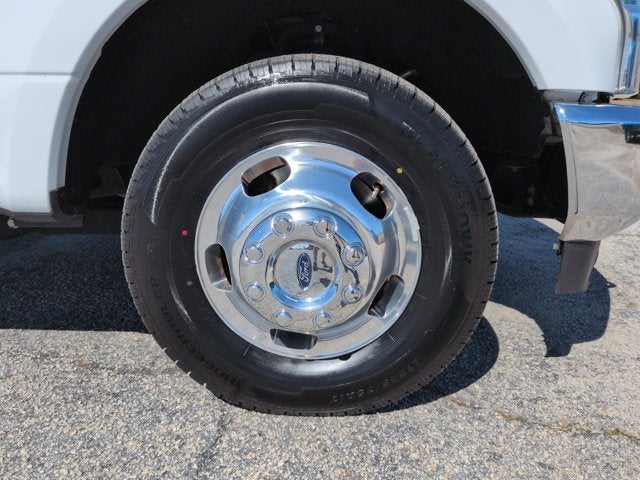 2022 Ford F-350 Chassis XLT